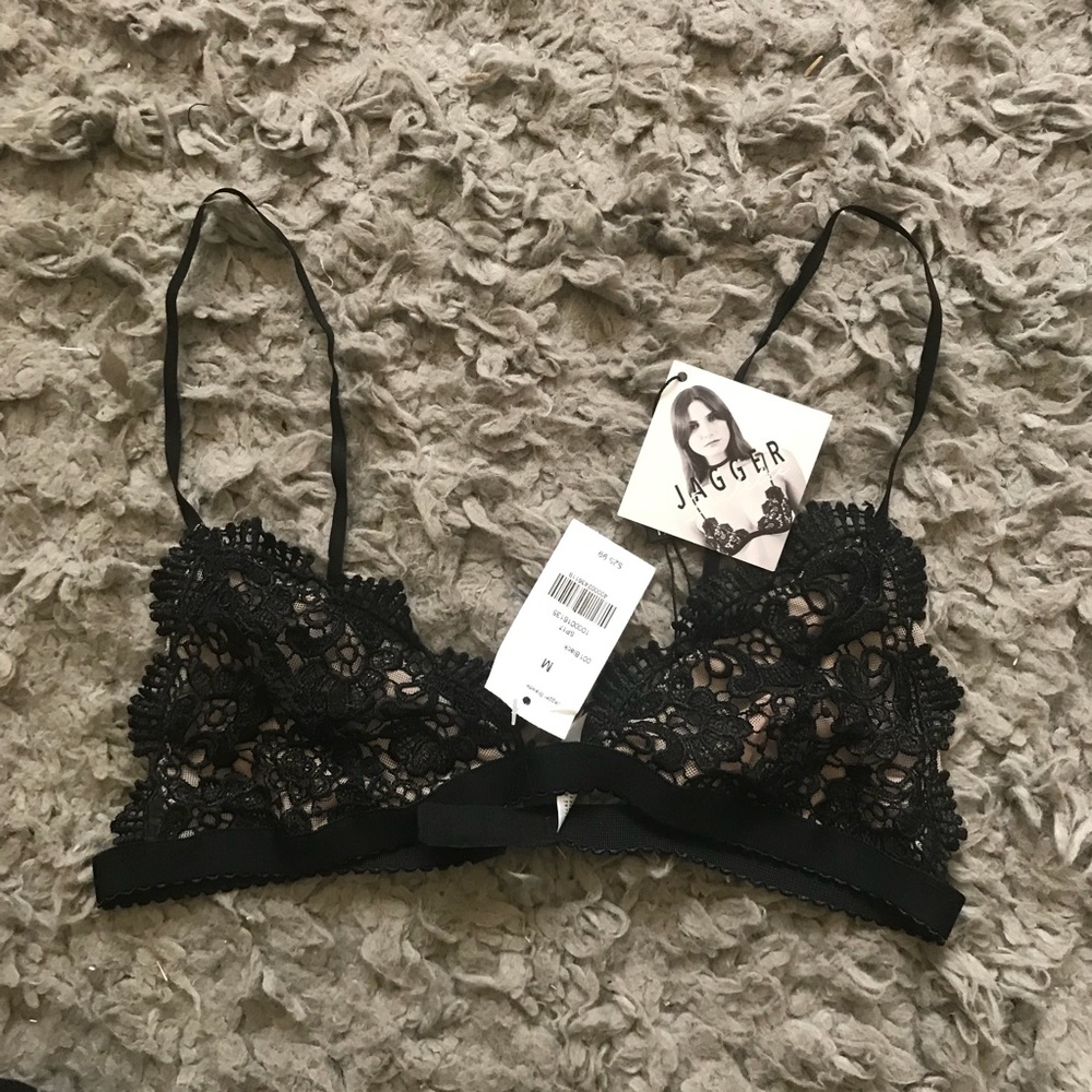 Eyelit black lace Bralet ✨✨✨